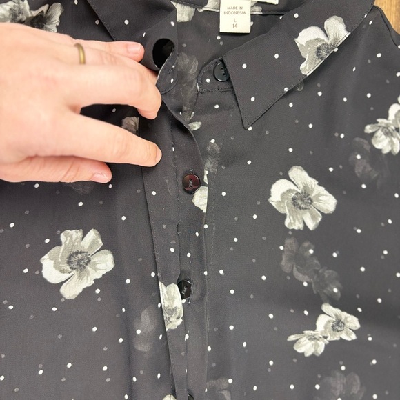 Size L Sheer Button Up Black White Gray Floral Sleeveless Blouse Top - Picture 5 of 10